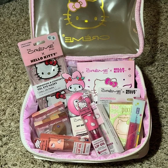 Hello Kitty Makeup Bundle - Picture 2 of 9